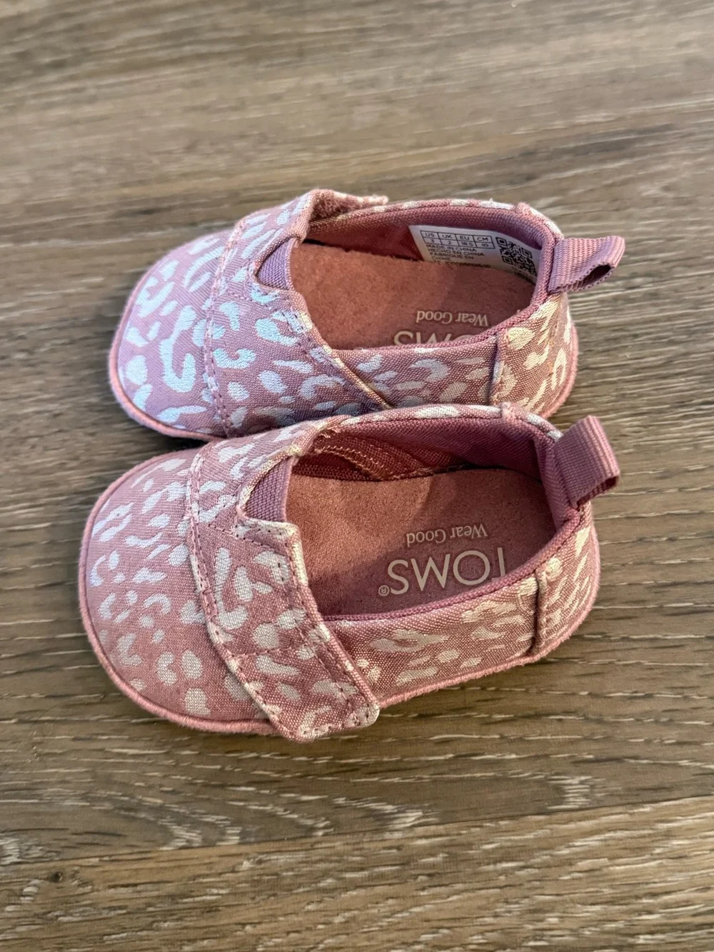 Tom’s crib shoes pink leopard print size 3 baby